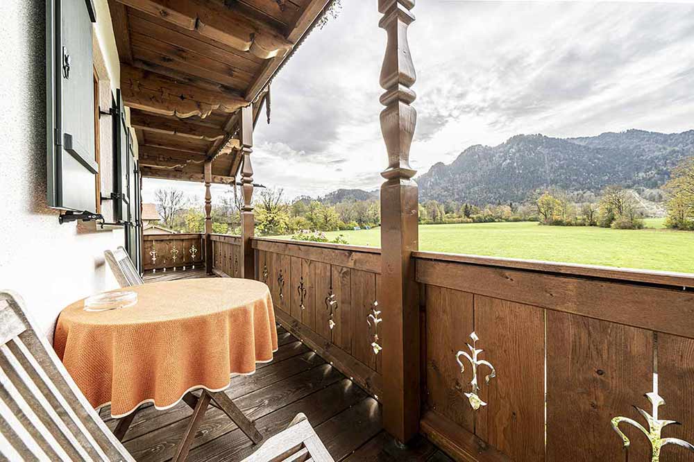 Balkon mit Ausblick auf das Brauneck Ferienwohnung Steinbock